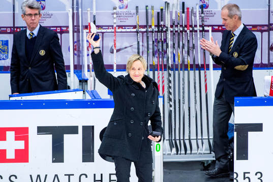 Maria Bork lyfter priset