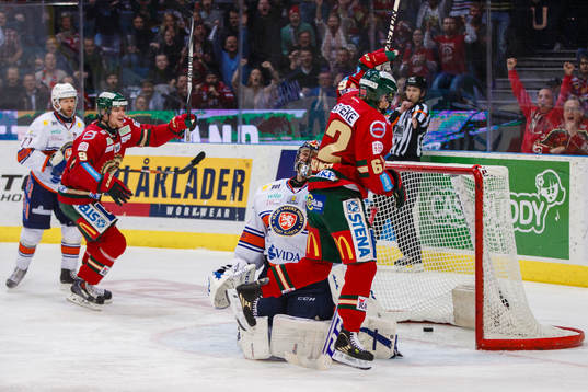 Frölundas Max Görtz och Artturi Lehkonen jublar