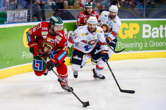 Frölundas Joel Lundqvist med pucken