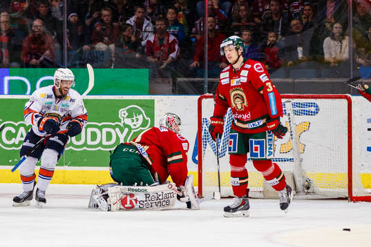 Växjös Jeff Tambellini jublar