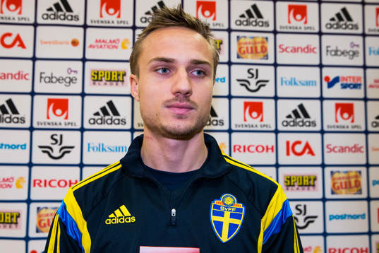 Sveriges Pierre Bengtsson deltar i en pressträff