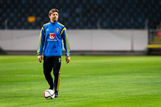 Sveriges players manager Marcus Allbäck