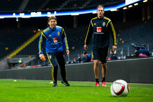 Sveriges players manager Marcus Allbäck och Andreas