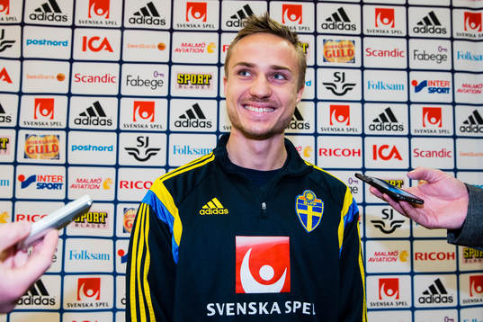 Sveriges Pierre Bengtsson deltar i en pressträff