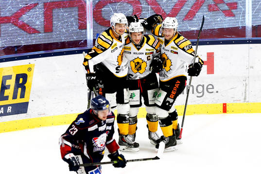 Kirill Kabanov, Erik Forssell och Anton Lindholm jublar
