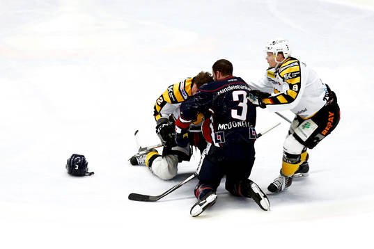 Linköpings Kent McDonelloch Skellefteås Erik Andersson i