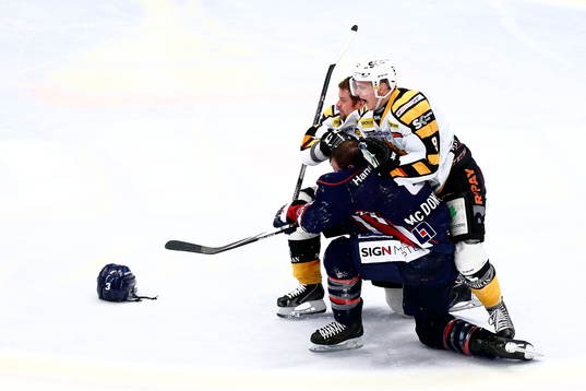 Linköpings Kent McDonelloch Skellefteås Erik Andersson i