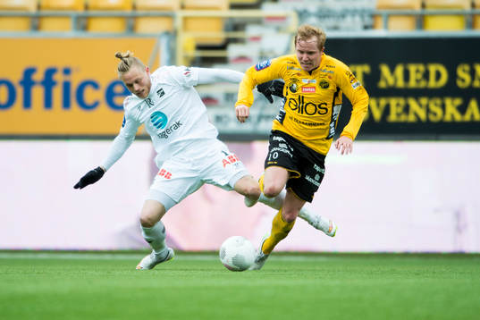 Elfsborgs Simon Lundevall och ODDs Fredrik Nordkvelle
