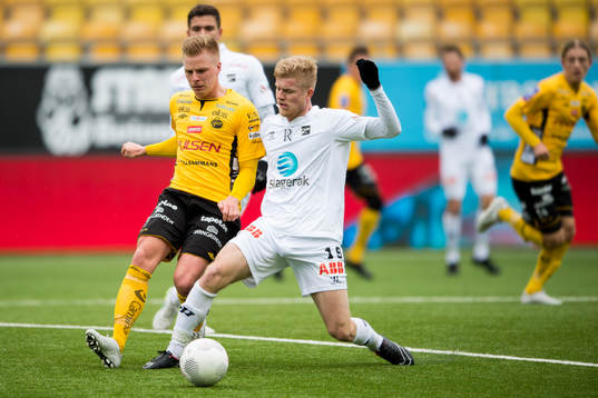 Kamp mellan ODDs Emil Jonassen och Elfsborgs Per Frick