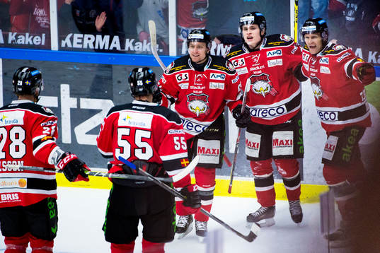 Malmö Redhawks firar 5-3 av Jens Jakobs (mitten)
