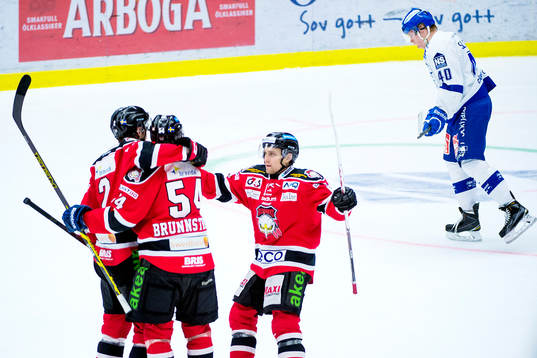 Leksands Tomi Sallinen deppar i bakgrunden samtidigt som