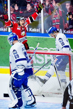 Malmö Redhawks Mathias Tjärnqvist jublar