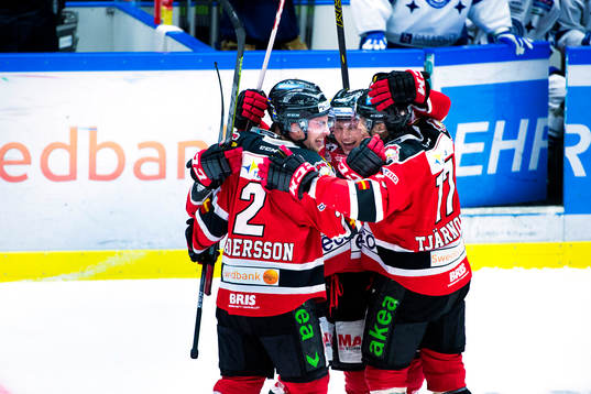 Malmö Redhawks firar Jeremias Augustin gjort 1-0