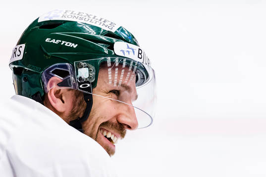 Frölundas Joel Lundqvist skrattar