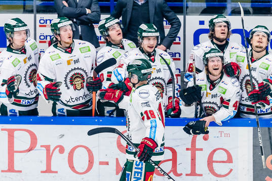 Frölundas Anton Blidh firar