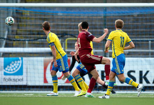 Rysslands Ramil Sheidaev gör mål  1-3