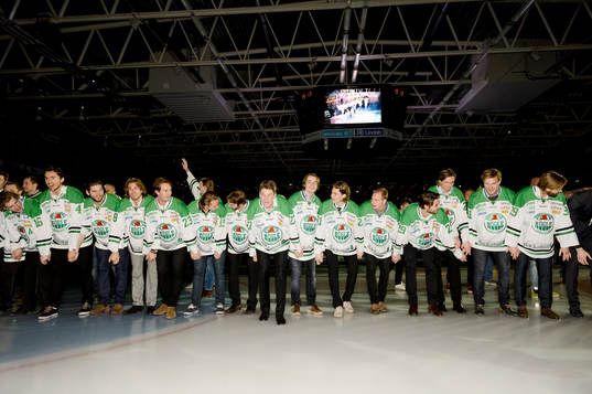 Spelarna tackar sina supporters
