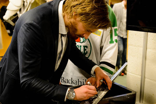 Stefan Ridderwall signerar en klubba
