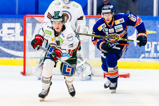 Frölundas Mattias Janmark jagas av Växjös Robert Rosén