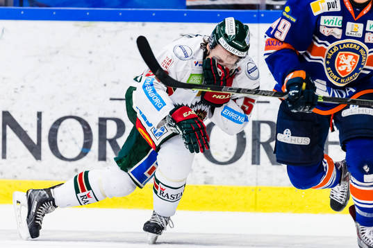 Frölundas Mats Rosseli Olsen tar sig för ansiktet