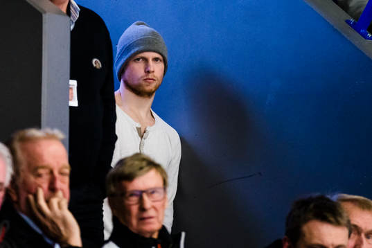 Frölundas Ryan Lasch på läktaren