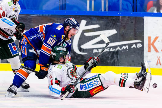 Kamp mellan Växjös Erik Josefsson och Frölundas Nicklas