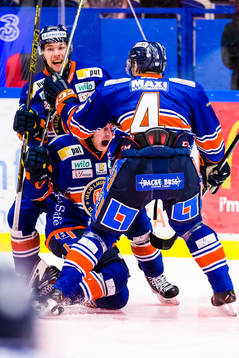 Växjös Tuomas Kiiskinen avgör med mål 2-1 i period sex.