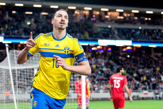 Sveriges Zlatan Ibrahimovic jublar