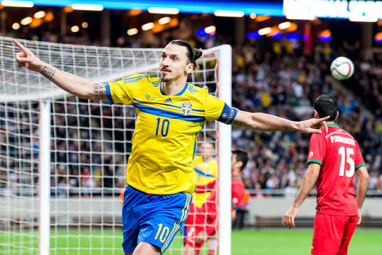 Sveriges Zlatan Ibrahimovic jublar