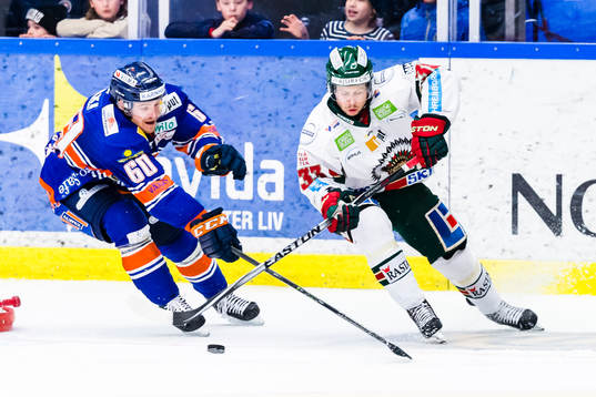 Växjös Erik Josefsson jagar Frölundas Elias Fälth