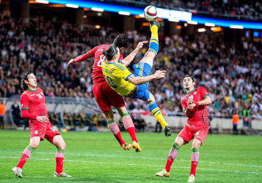 Sveriges Zlatan Ibrahimovic och Irans Andranik Teymourian,