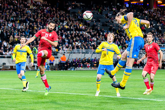 Sveriges Zlatan Ibrahimovic nickar in 1-0