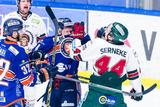 Gruff mellan Växjös Niclas Lundgren och Frölundas Pontus