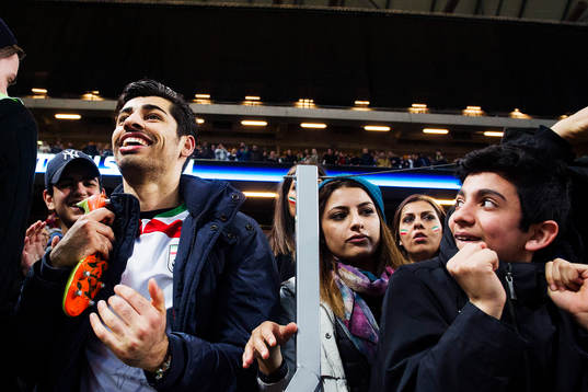 Iranska supportrar jublar