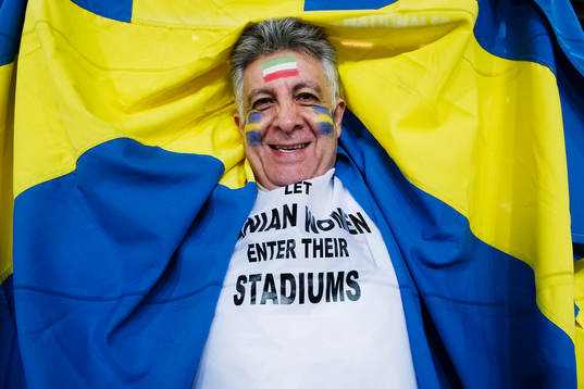 Iranska supportrar jublar