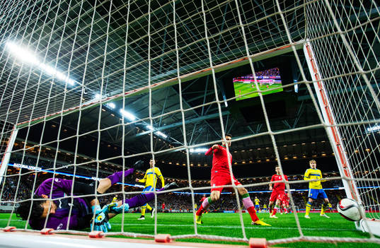 1-0-bollen från Sveriges Zlatan Ibrahimovic (ej i bild)