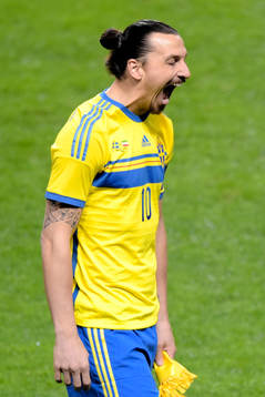 Sveriges Zlatan Ibrahimovic grimaserar innan