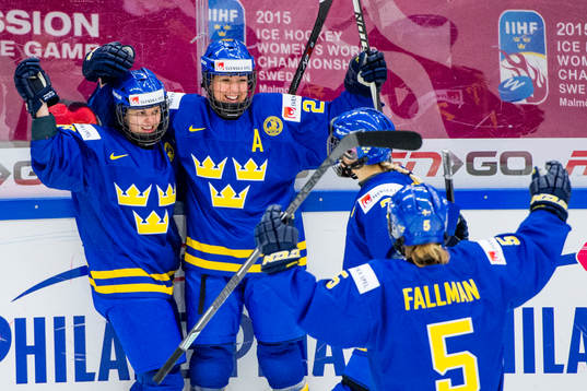 Bläddra bland fler bilder av Ishockey, Dam-VM 2015, Dag 4, Tyskland - Sverige