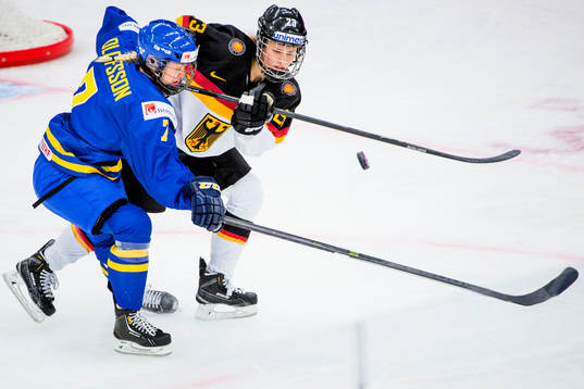 Sveriges Johanna Olofsson jagar Tysklands Tanja Eisenschmid