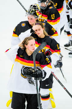 Tysklands Julia Seitz, Nicola Eisenschmid, målvakt