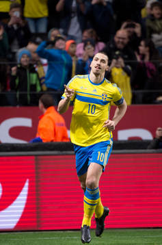 Sveriges Zlatan Ibrahimovic jublar