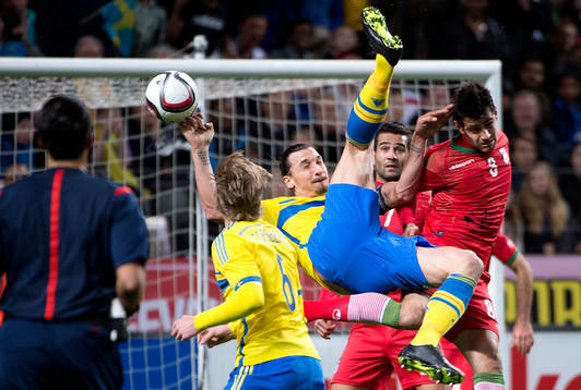 Sveriges Zlatan Ibrahimovic gör en bicykleta