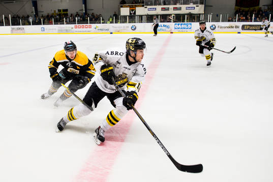 s Jonathan Andersson jagad av Panterns Oliver