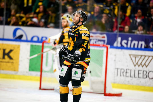Skellefteås Pontus Petterström och målvakt Markus