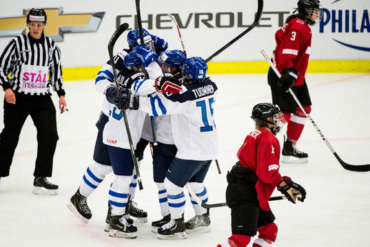 Finlands spelare jublar