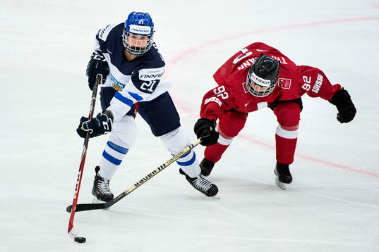 Finlands Michelle Karvinen och Schweiz Sandra Thalmann i
