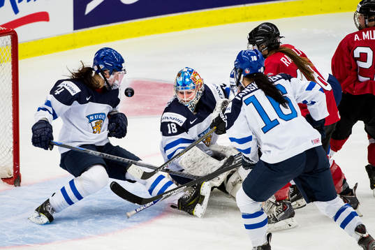 Schweiz oroar förför Finlands Rosa Lindstedt och målvakt