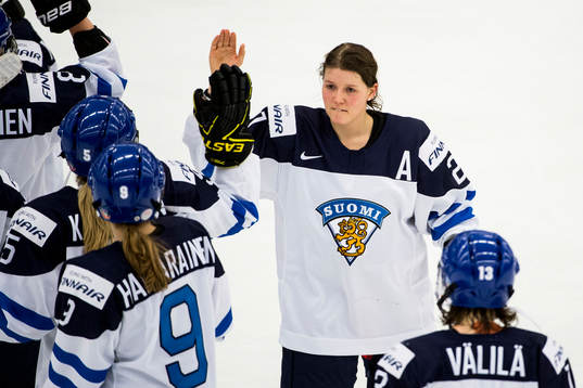 Finlands Michelle Karvinen jublar