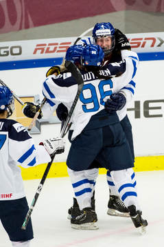 Finlands spelare jublar