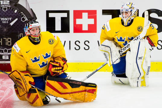 Sveriges målvakt Sara Grahn och målvakt Kim Marti'n Hasson